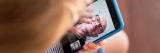 Kind mit Handy