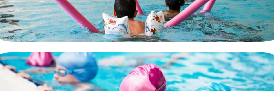 Kleine Kinder, die schwimmen lernen, im Schwimmbad mit Schwimmnudeln.