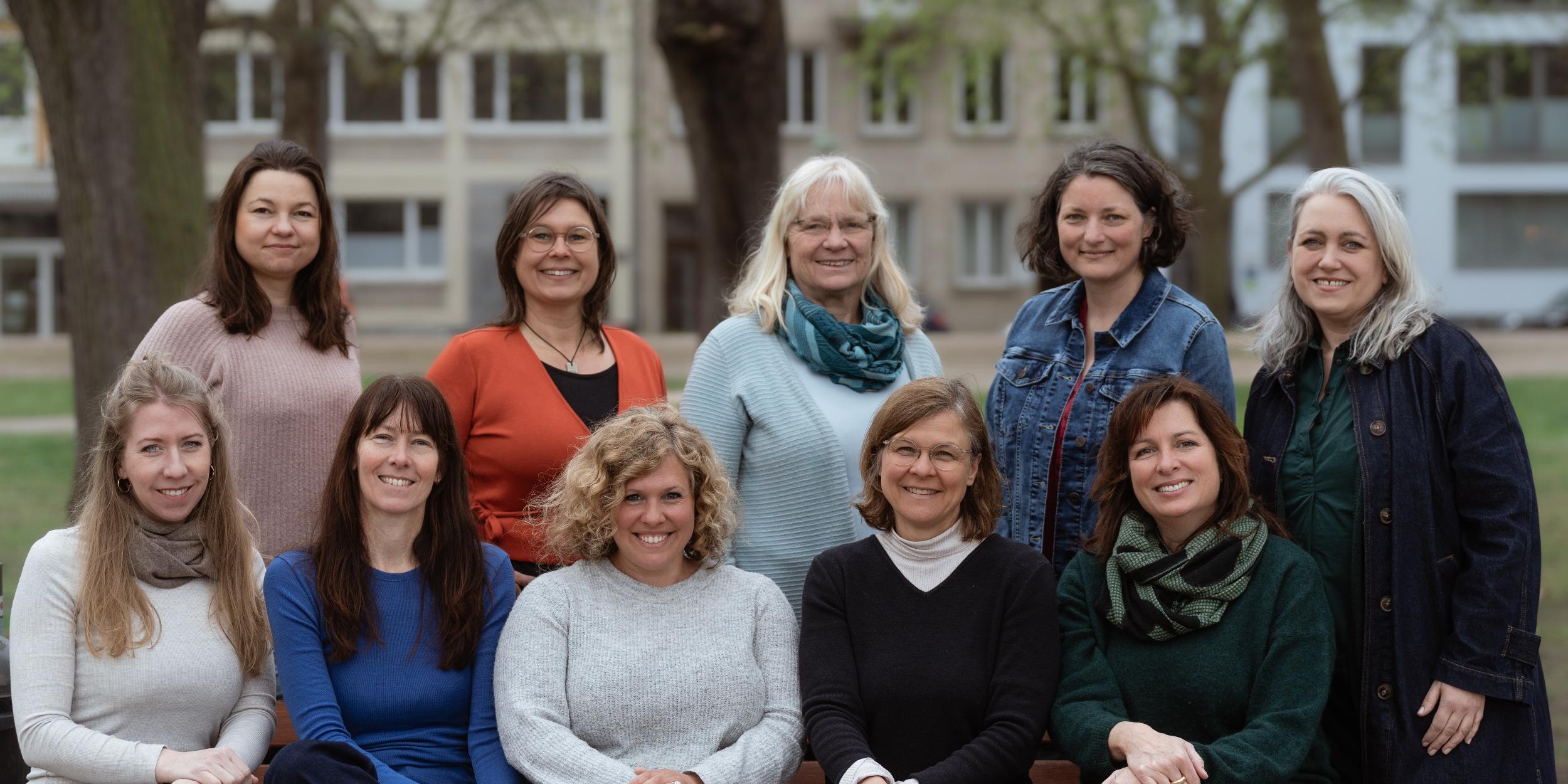 Teamfoto Frühe Hilfen sitzend